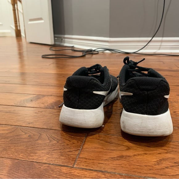 Nike shoes - Picture 4 of 6